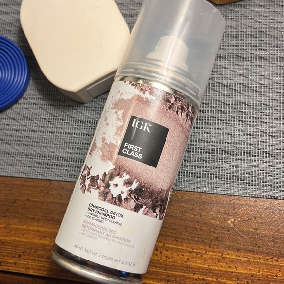 IGK First Class Charcoal Detox Dry Shampoo - Picture 7 of 9
